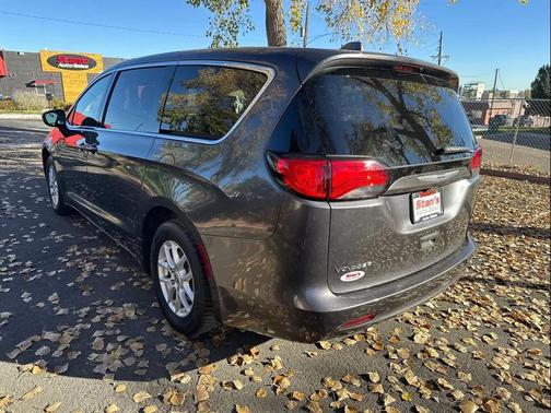 2020 Chrysler Voyager LX