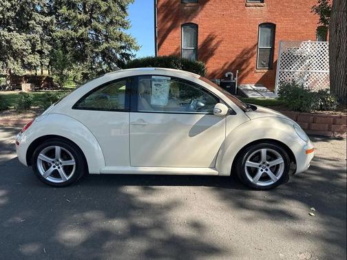 2009 Volkswagen New Beetle S