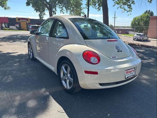 2009 Volkswagen New Beetle S