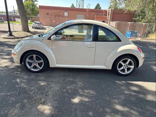 2009 Volkswagen New Beetle S