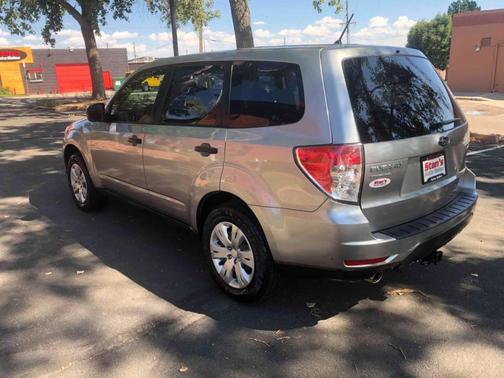 Photo 5 of 27 of 2010 Subaru Forester 2.5X