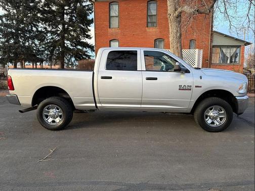2017 RAM 2500 Tradesman Crew Cab 4x4 6'4' Box