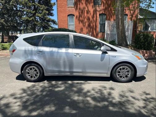 2014 Toyota Prius v Two