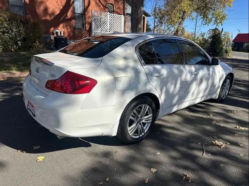 2015 INFINITI Q40 Base