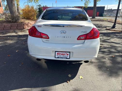 2015 INFINITI Q40 Base