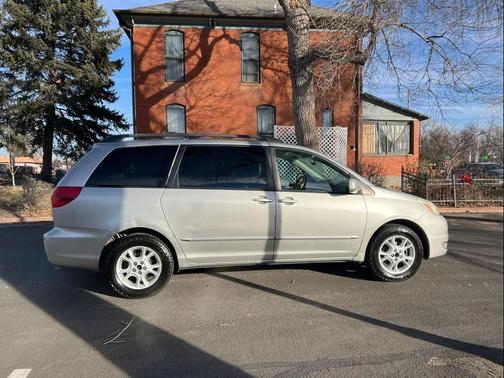 2004 Toyota Sienna XLE Limited
