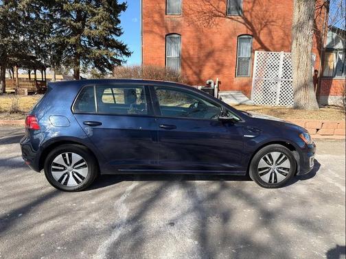 2016 Volkswagen e-Golf SE