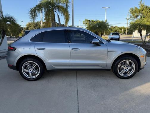 2021 Porsche Macan Base