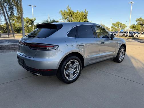 2021 Porsche Macan Base