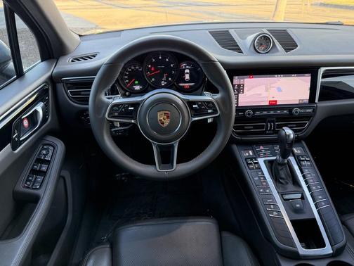 2021 Porsche Macan Base