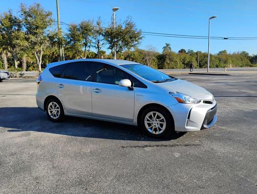 2017 Toyota Prius v Four