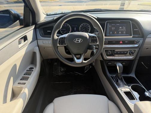 2018 Hyundai SONATA SE