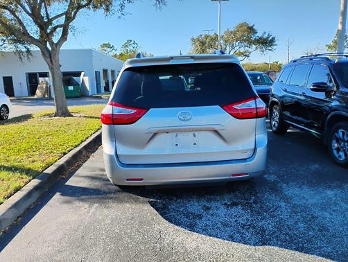 2018 Toyota Sienna LE