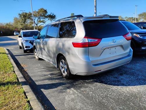 2018 Toyota Sienna LE