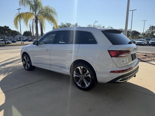2022 Audi Q7 55 Premium Plus