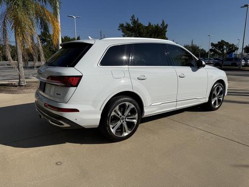 2022 Audi Q7 55 Premium Plus