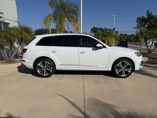 2022 Audi Q7 55 Premium Plus