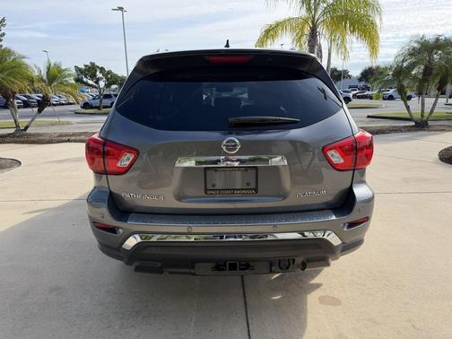 2017 Nissan Pathfinder Platinum