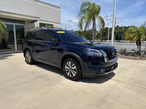 2022 Nissan Pathfinder SL