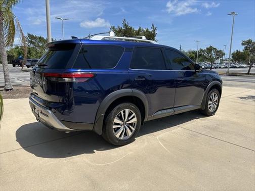 2022 Nissan Pathfinder SL