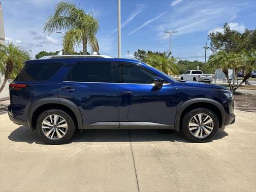 2022 Nissan Pathfinder SL