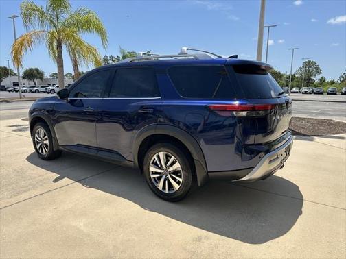 2022 Nissan Pathfinder SL