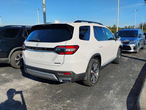 2023 Honda Pilot Touring 8-Passenger