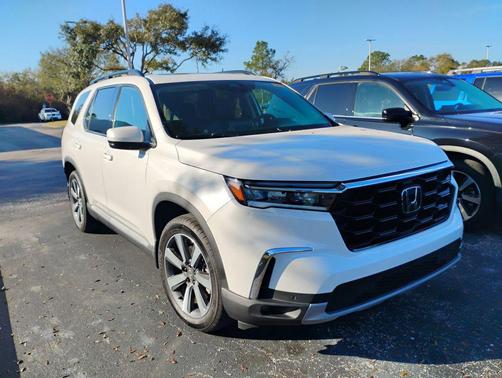 2023 Honda Pilot Touring 8-Passenger