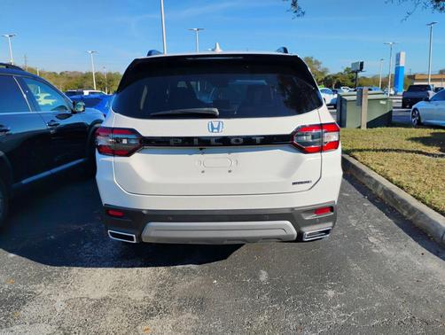 2023 Honda Pilot Touring 8-Passenger
