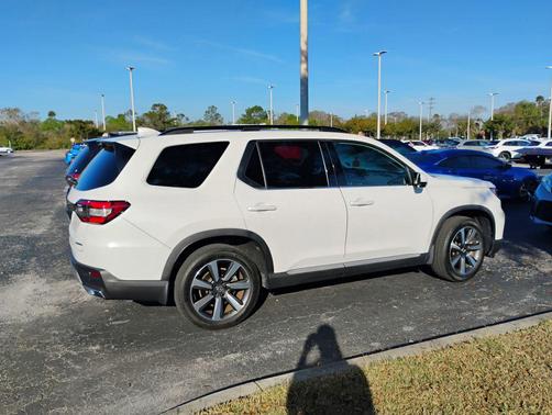 2023 Honda Pilot Touring 8-Passenger