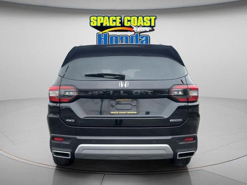 2023 Honda Pilot Touring 8-Passenger