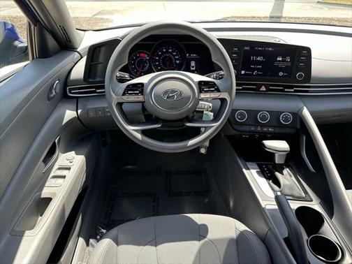2023 Hyundai ELANTRA SE