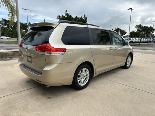 2013 Toyota Sienna XLE