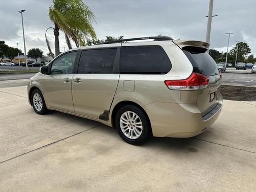 2013 Toyota Sienna XLE