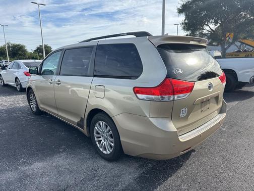 2013 Toyota Sienna XLE