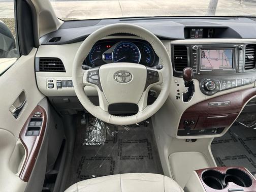 2013 Toyota Sienna XLE