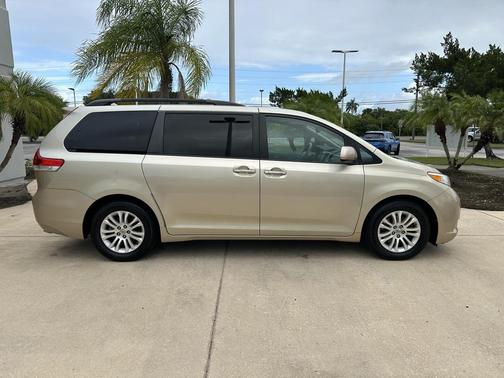 2013 Toyota Sienna XLE