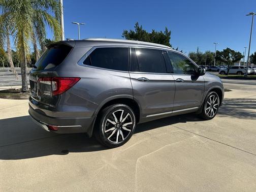 2022 Honda Pilot Touring 8-Passenger