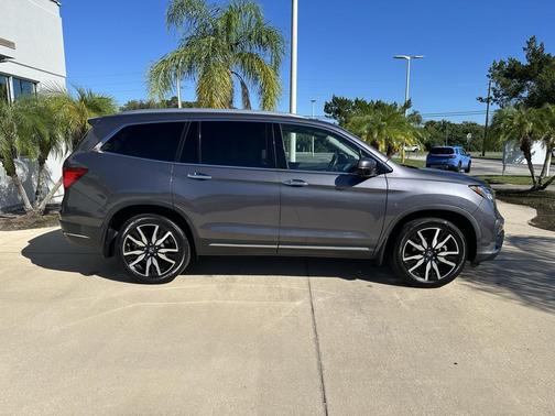 2022 Honda Pilot Touring 8-Passenger