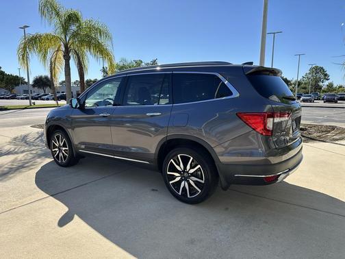 2022 Honda Pilot Touring 8-Passenger