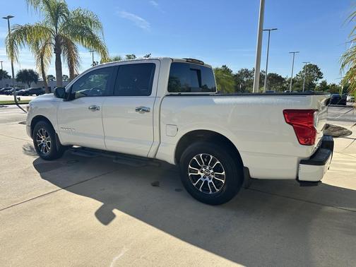 2021 Nissan Titan SV
