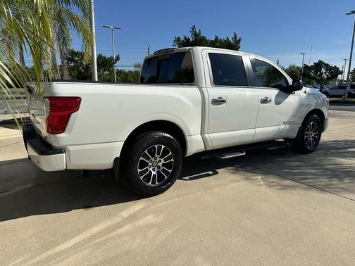 2021 Nissan Titan SV