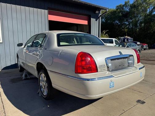 2005 Lincoln Town Car Signature