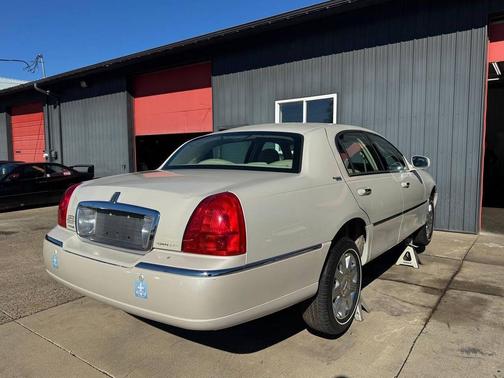 2005 Lincoln Town Car Signature