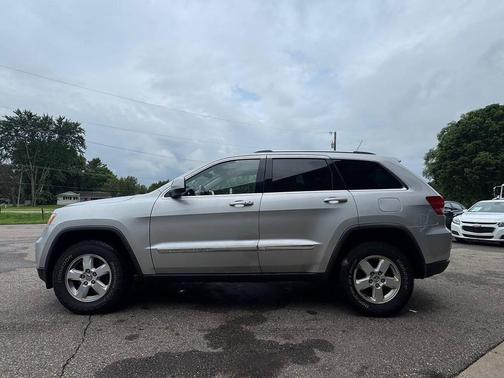 Bright Silver Metallic Clearcoat 2011 Jeep Grand Cherokee Laredo