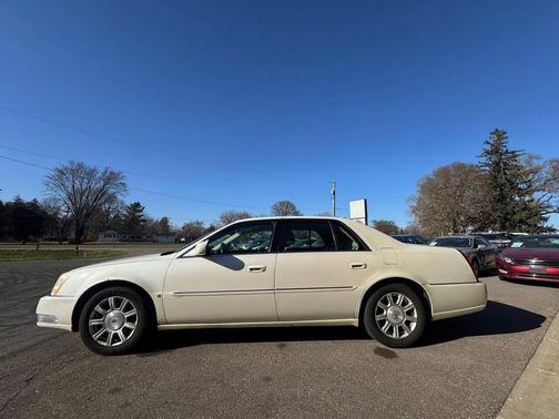 White Diamond Tricoat 2008 Cadillac DTS Luxury II