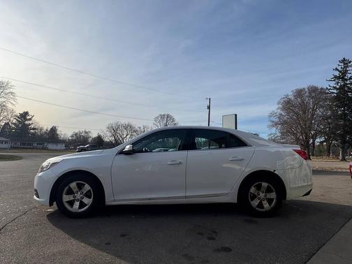 Summit White 2015 Chevrolet Malibu 1LT