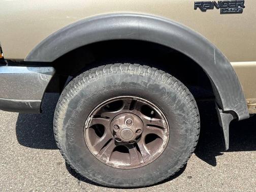 Harvest Gold Clearcoat Metallic 2000 Ford Ranger XL