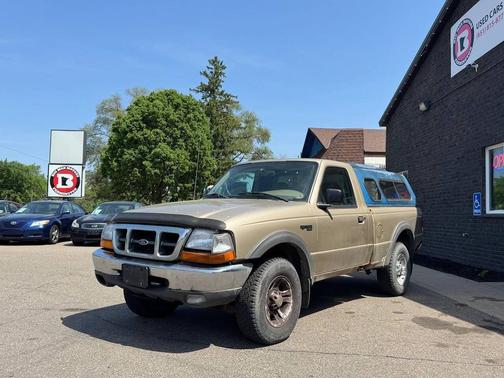 Harvest Gold Clearcoat Metallic 2000 Ford Ranger XL