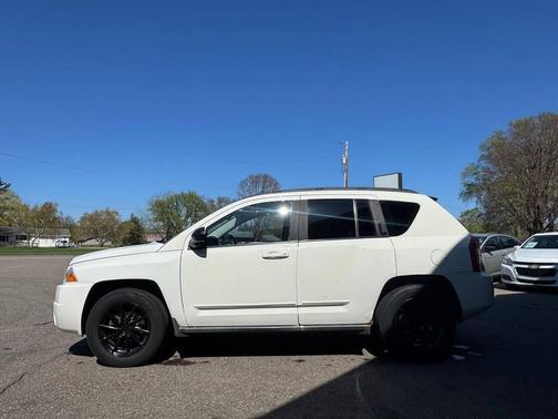 Stone White Clearcoat 2010 Jeep Compass Sport